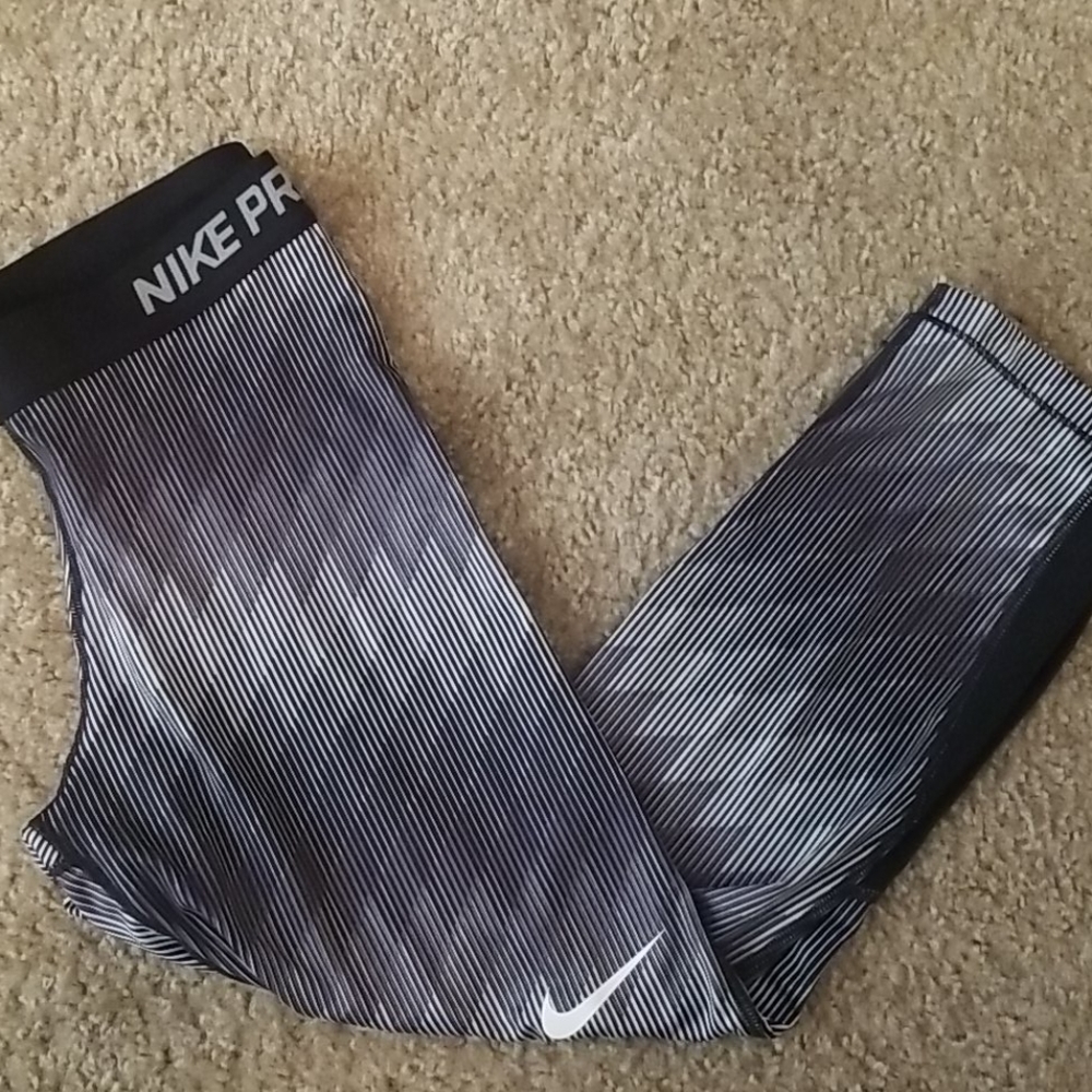 Nike pro capri